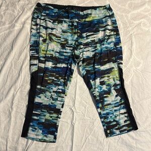 Capri legnth workout leggings.